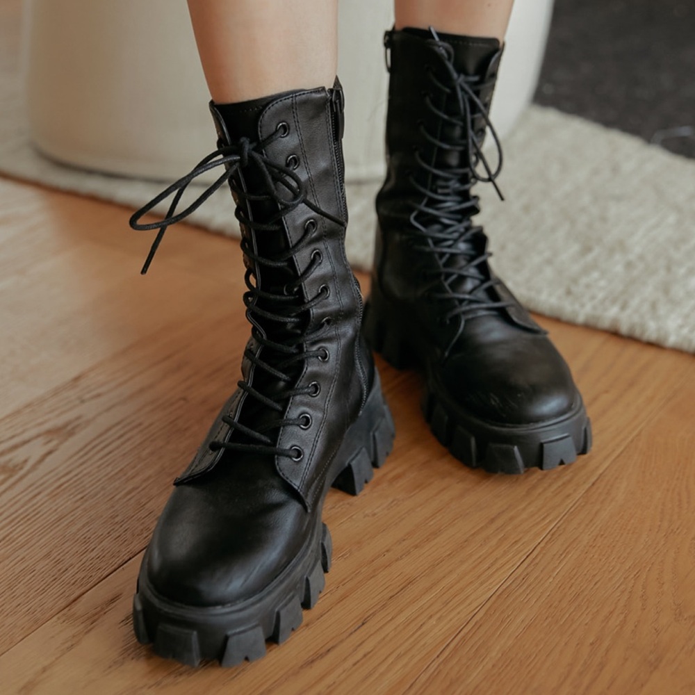 Common Unique Korid Lace-Up Walker Boots